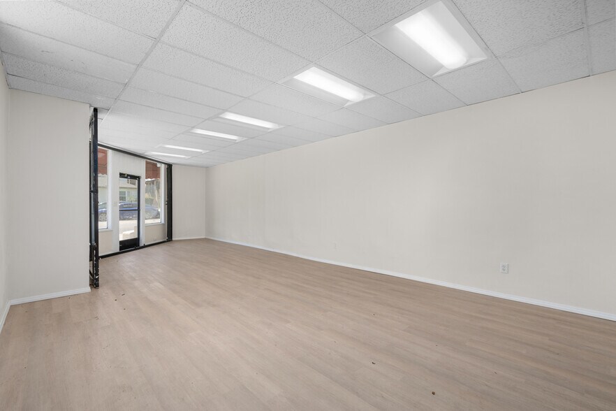 More Photos Of 12035 Magnolia Blvd, Valley Village Convenience Store For Sale