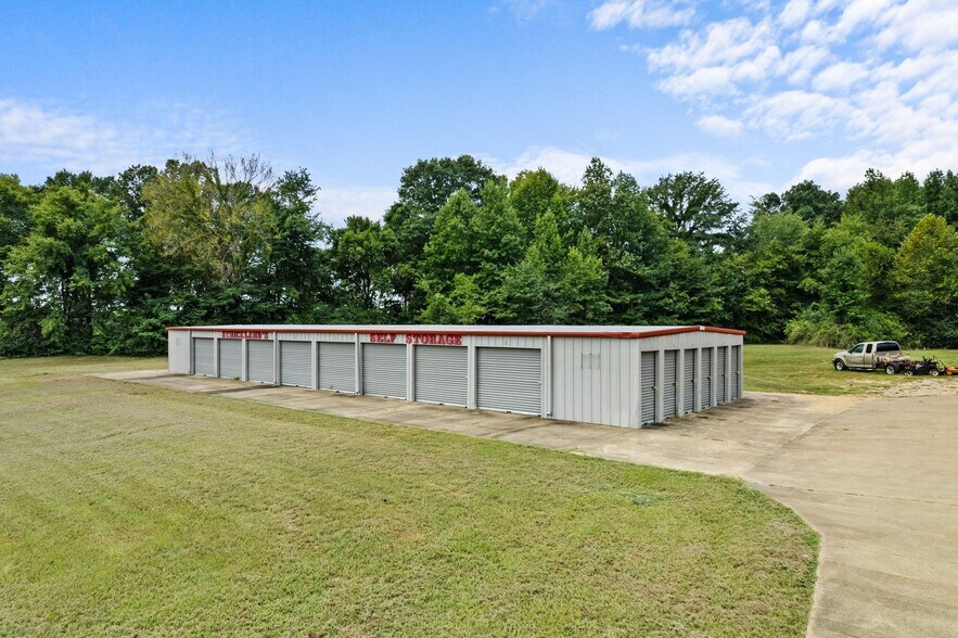 More Photos Of 504 S Harper Rd, Corinth Showroom For Sale