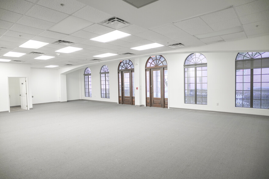 More Photos Of 325 NW 14th St, Gainesville General Retail For Lease