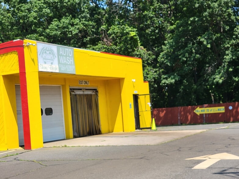 More Photos Of 86 Woodlawn Rd, Berlin Carwash For Sale