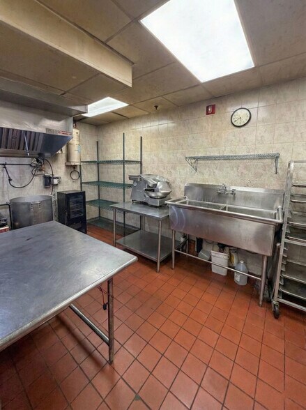 More Photos Of 5902 14th Ave, Brooklyn Office For Sale