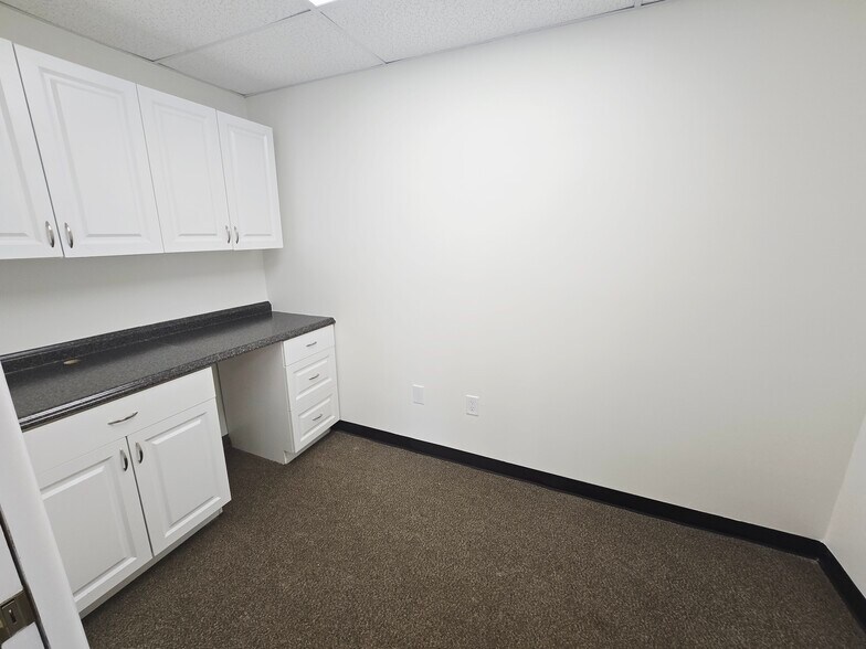 More Photos Of 7201-7205 Aloma Ave, Winter Park Office For Lease