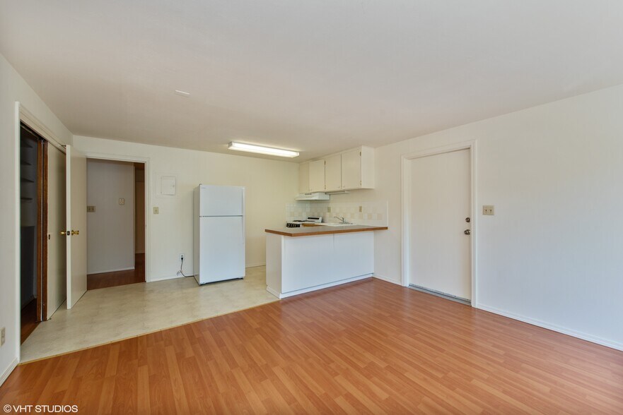 More Photos Of 4735 Ravenna Ave NE, Seattle Apartments For Sale