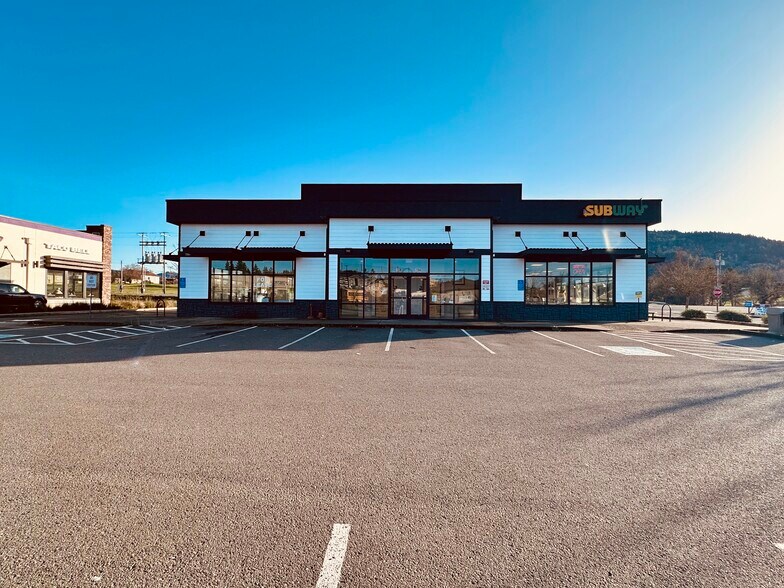 More Photos Of 104 Clover Leaf Loop, Sutherlin Storefront For Lease