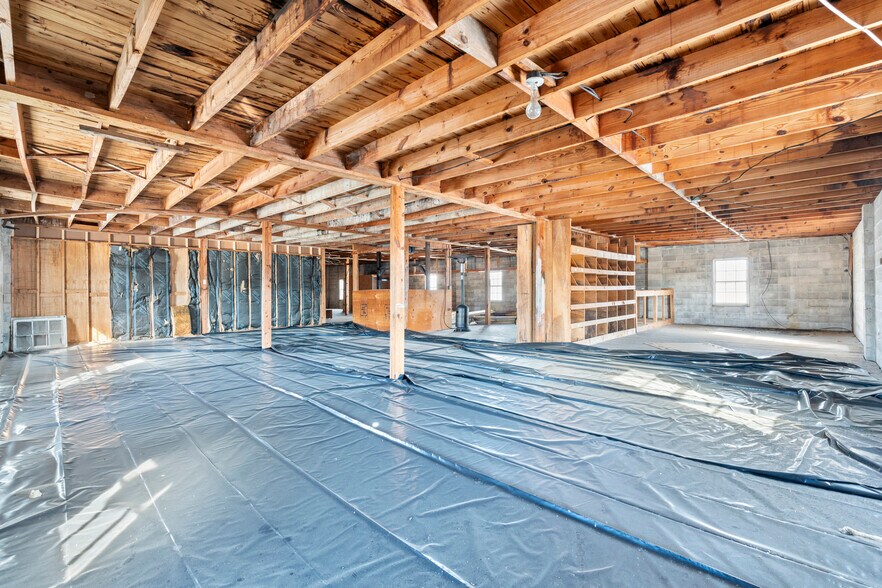 More Photos Of 803 Mcarthur St, Manchester Warehouse For Sale