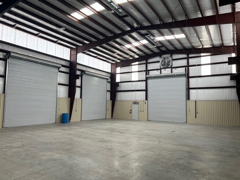 More Photos Of 711 S 14th St, La Porte Warehouse For Lease