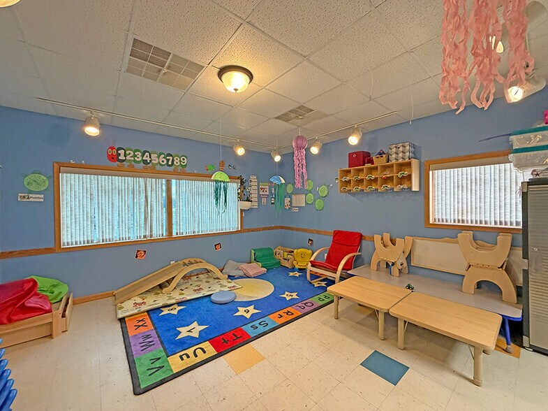 More Photos Of 2 Westwood Dr, Steeleville General Retail For Sale