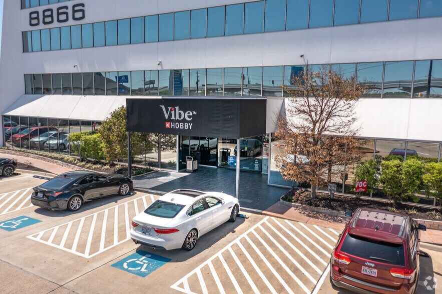 More Photos Of 8866 Gulf Fwy, Houston Coworking Space