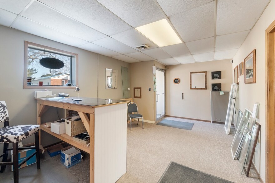 More Photos Of 1004 5th Ave, Charles City Specialty For Sale