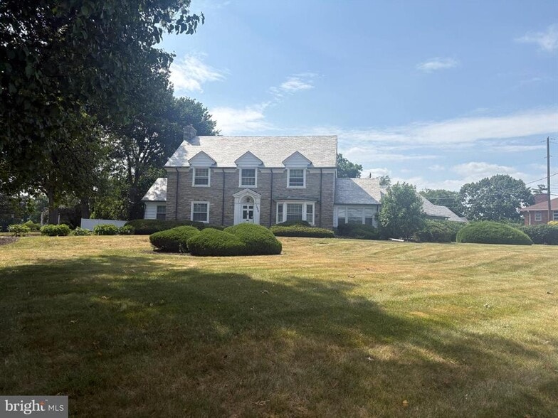 More Photos Of 1500 Lititz Pike, Lancaster Office Residential For Sale