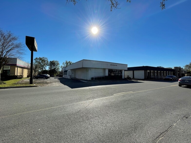 More Photos Of 5042 Bayou Blvd, Pensacola Freestanding For Lease