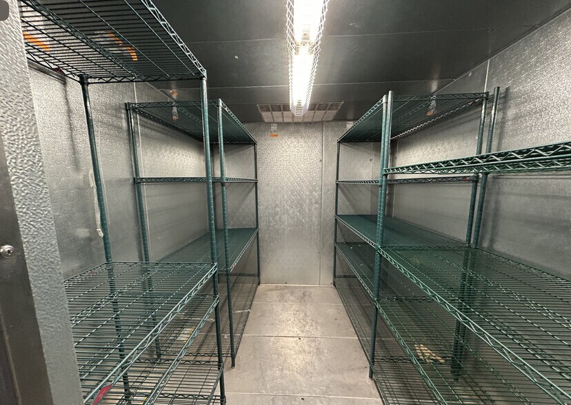 More Photos Of 4619 Federated Rd, Swan Hills Restaurant For Lease