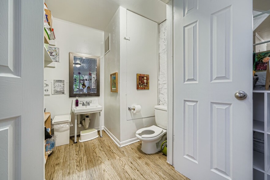 More Photos Of 405 W Main St, Round Rock Daycare Center For Lease