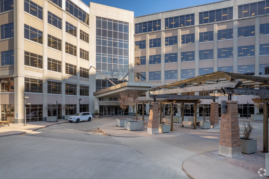 More Photos Of 640 Eden Park Dr, Cincinnati Medical For Lease