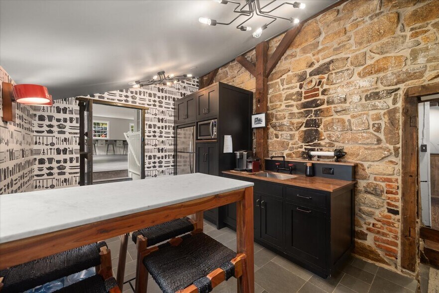 More Photos Of 1 E Mill Rd, Long Valley Office For Sale