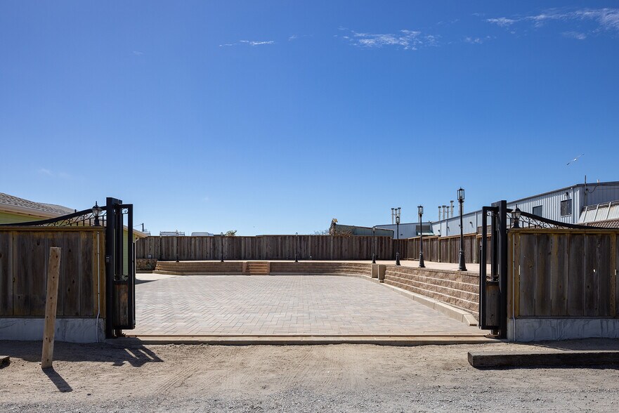 More Photos Of 7550-7552 Sandholdt Rd, Moss Landing Specialty For Sale