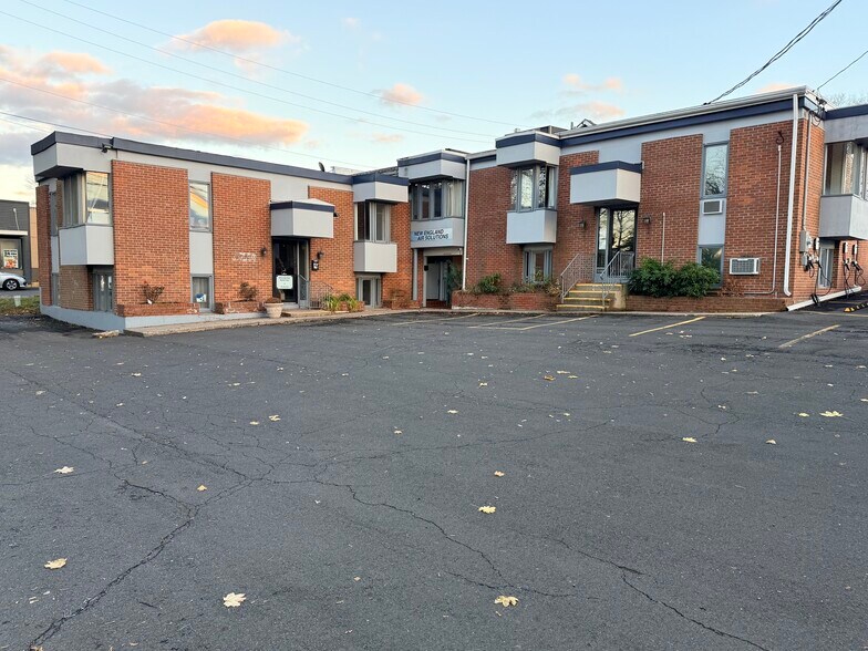 More Photos Of 1019 Farmington Ave, Bristol Office For Lease