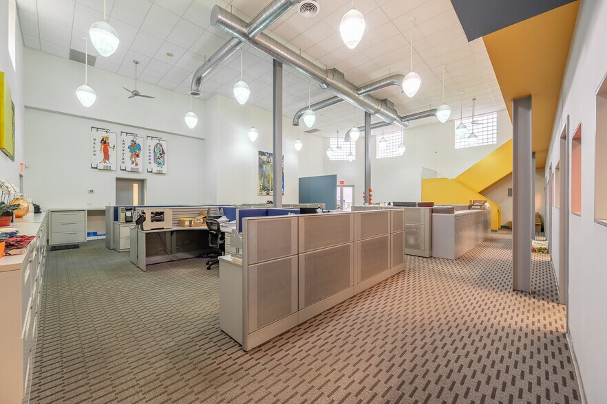 More Photos Of 8950 127th St, Richmond Hill Warehouse For Sale