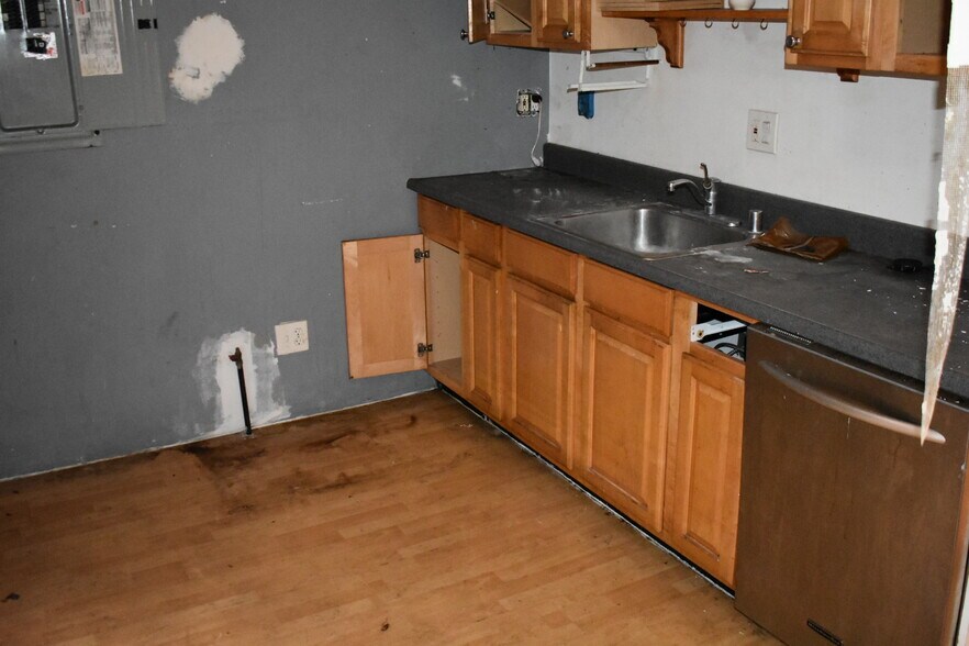 More Photos Of 5007-5009 W Adams Blvd, Los Angeles Storefront Retail Residential For Sale