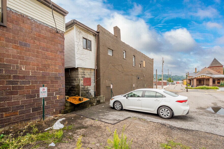 More Photos Of 305 Mill St, Coraopolis Storefront Retail Residential For Sale