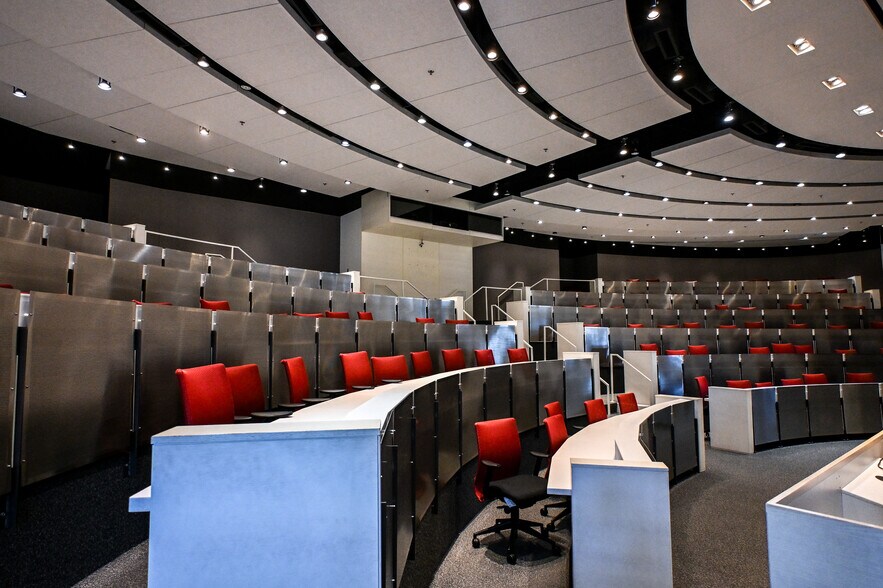 More Photos Of 800 Walnut St, Des Moines Office For Lease