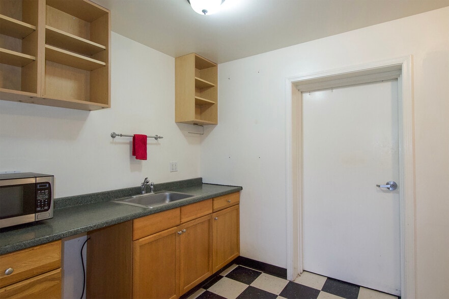 More Photos Of 191 Airport Rd, Port Townsend Airplane Hangar For Sale