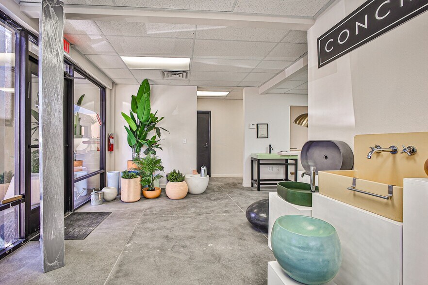 More Photos Of 5995 W Wigwam Ave, Las Vegas Warehouse For Sale