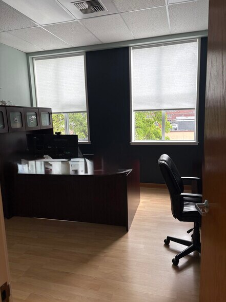 More Photos Of 2602 N Proctor St, Tacoma Office For Lease