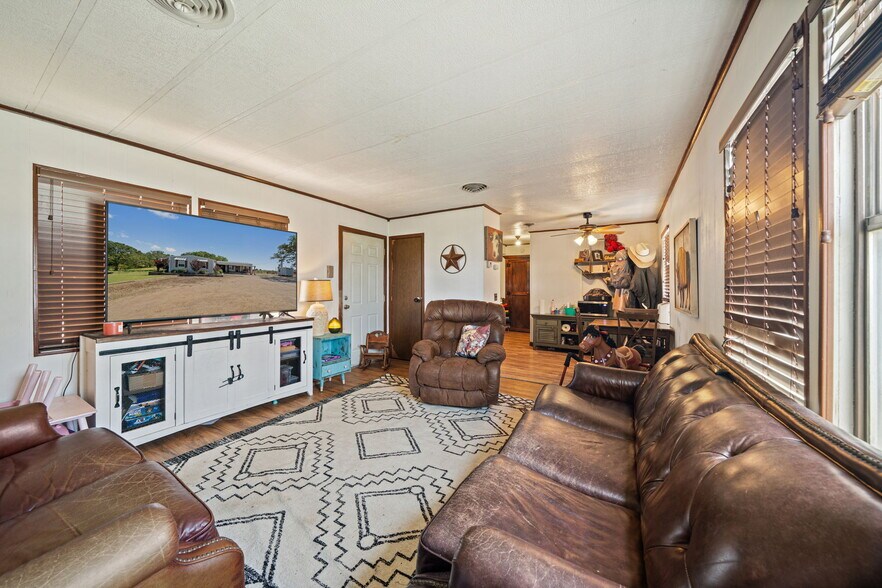More Photos Of 204 County Road 107, Whitesboro Horse Stables For Sale