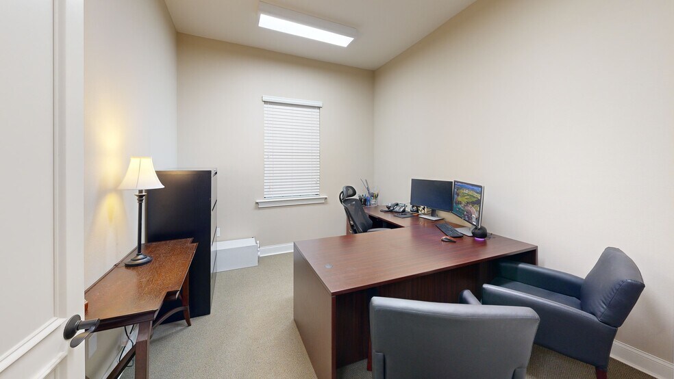 More Photos Of 5908 Hillside Heights Dr, Lakeland Medical For Sale