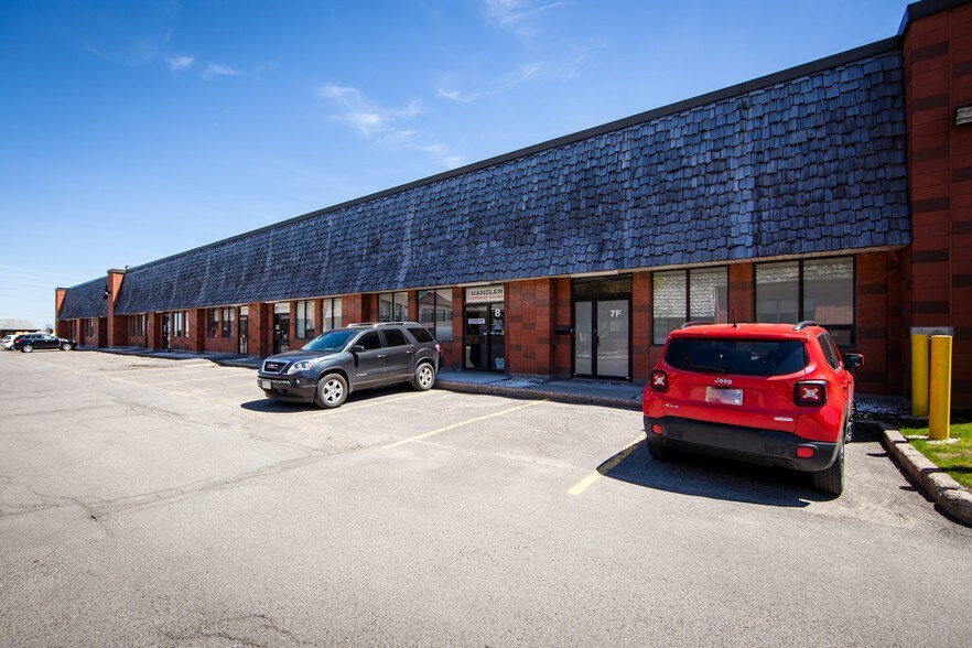 More Photos Of 830-840 Industrial Ave, Ottawa Light Distribution For Lease