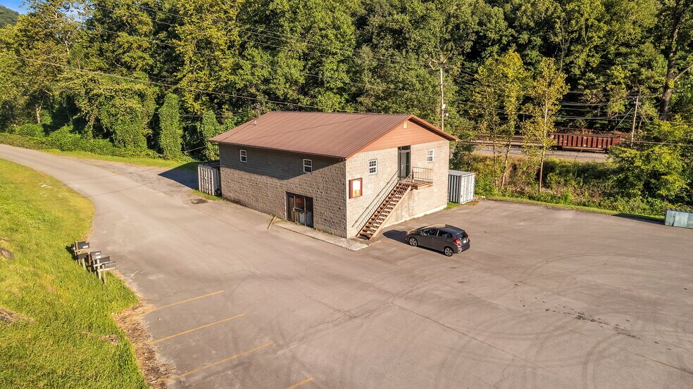 More Photos Of 1036 Anchorage Cir, Vansant Storefront For Sale