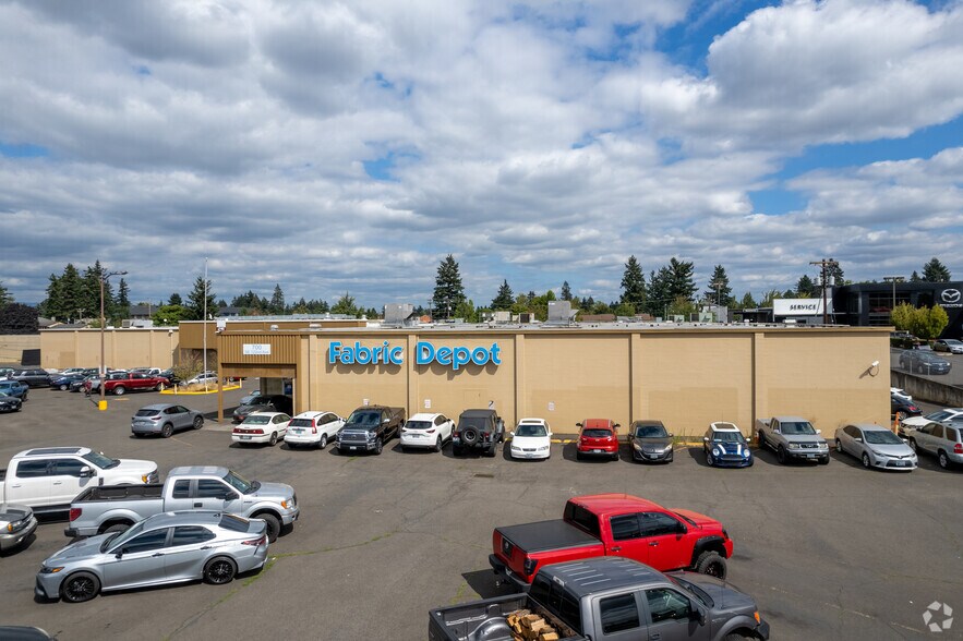More Photos Of 700 SE 122nd Ave, Portland Freestanding For Lease
