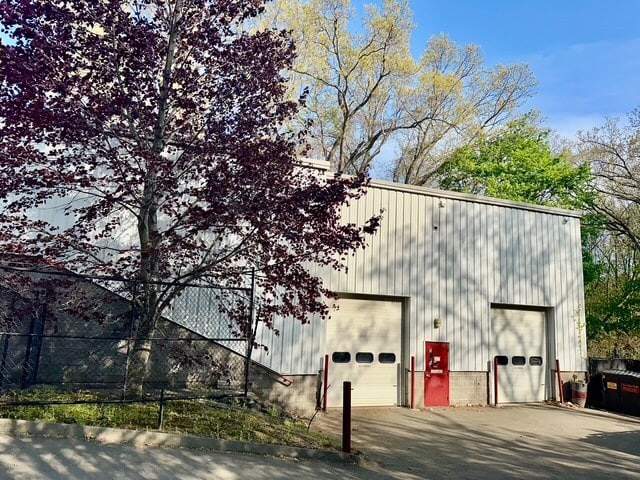 More Photos Of 160 S Turnpike Rd, Wallingford Light Distribution For Lease