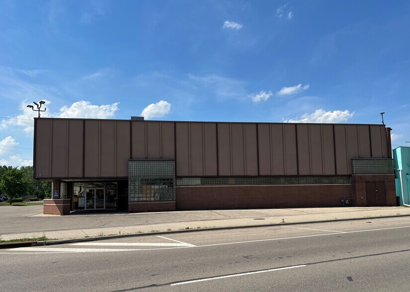 More Photos Of 881 E Dixie Dr, West Carrollton Light Distribution For Lease