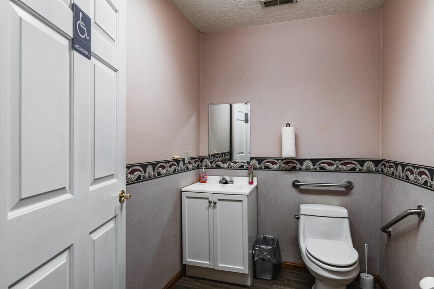 More Photos Of 800 Division St, Parkersburg Medical For Sale