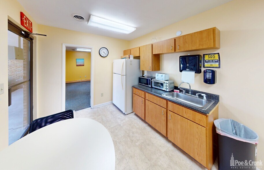 More Photos Of 7400 Sunnybrook Dr, Roanoke Medical For Sale