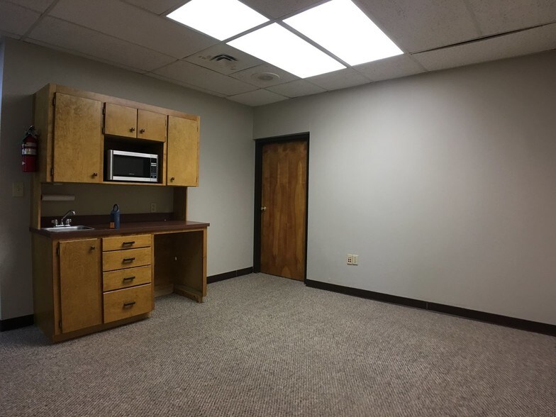 More Photos Of 1720 Kaliste Saloom Rd, Lafayette Office For Lease