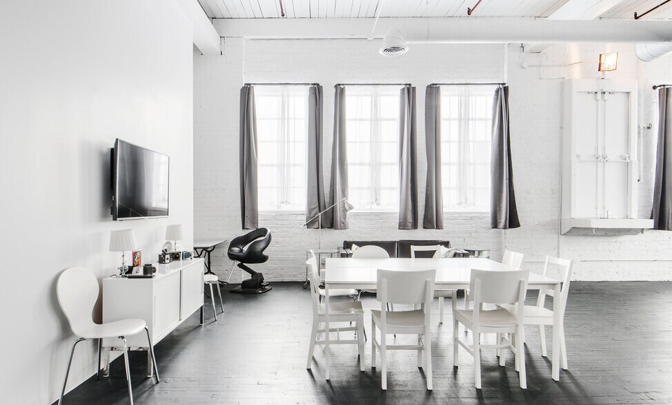 More Photos Of 2415 W 19th St, Chicago Warehouse For Lease