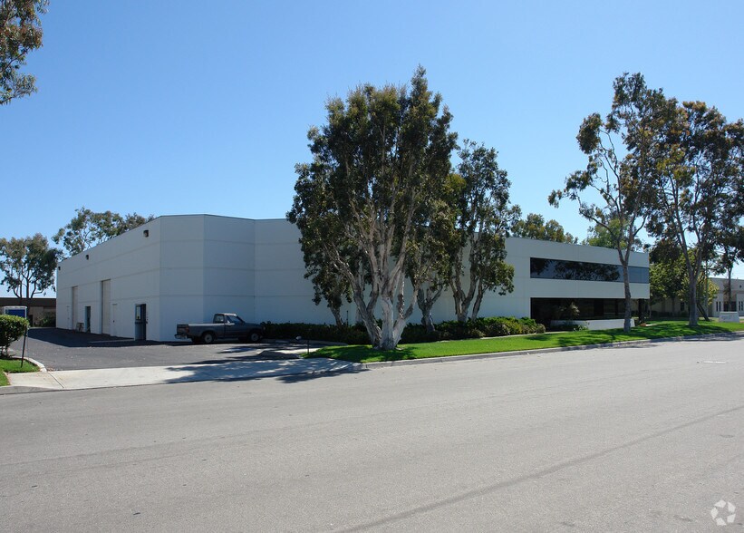 More Photos Of 2810 Bunsen Ave, Ventura Industrial For Sale