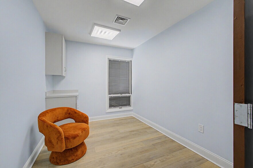 More Photos Of 170 Changebridge Rd, Montville Office For Sale