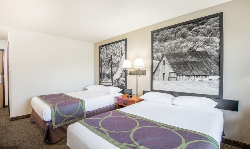 More Photos Of 102 Duke Dr, Ripley Hotel For Sale