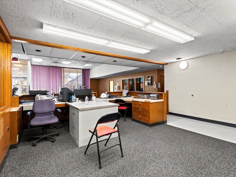 More Photos Of 126 S Maple St, Nowata Office For Sale