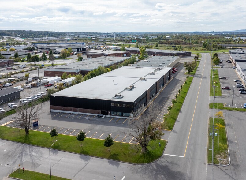 More Photos Of 2181-2211 Rue Léon-Harmel, Québec Light Distribution For Lease