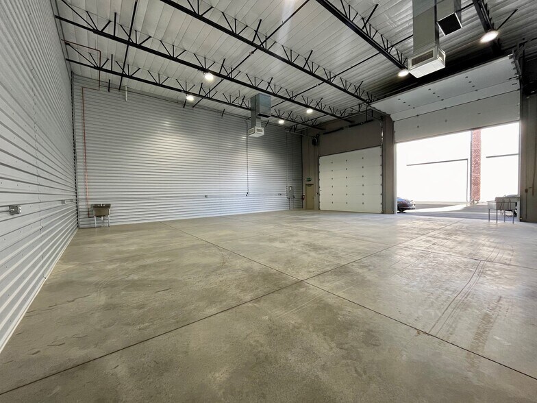 More Photos Of 7317 E Helm Dr, Scottsdale Self Storage For Sale