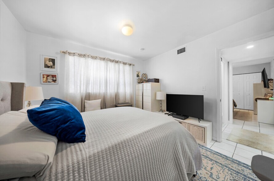 More Photos Of 569 SW 4th St, Miami Apartments For Sale