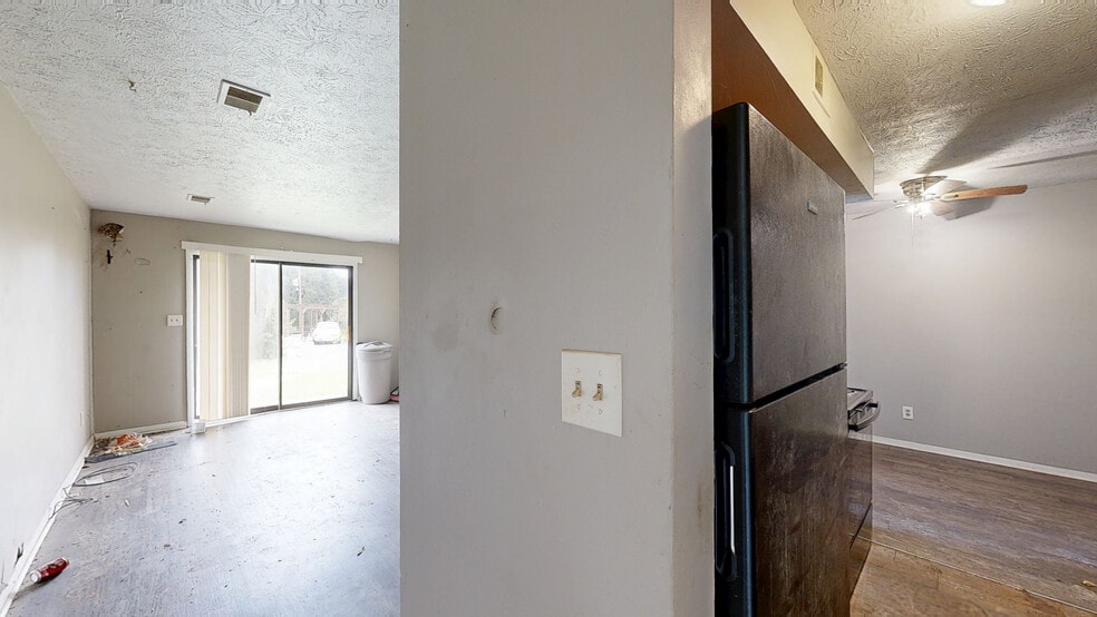 More Photos Of 2045 Cambridge Dr, Lexington Apartments For Sale