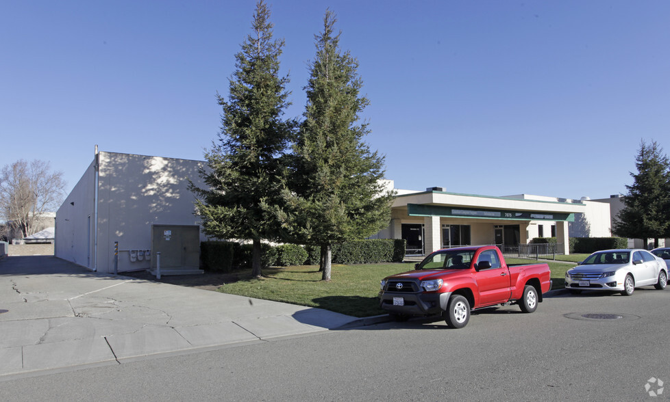 Primary Photo Of 7075 Commerce Cir, Pleasanton Warehouse For Lease