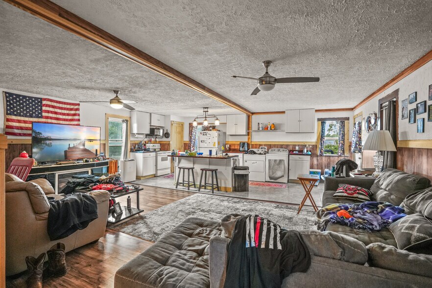 More Photos Of 401 N Main St, Polk General Retail For Sale