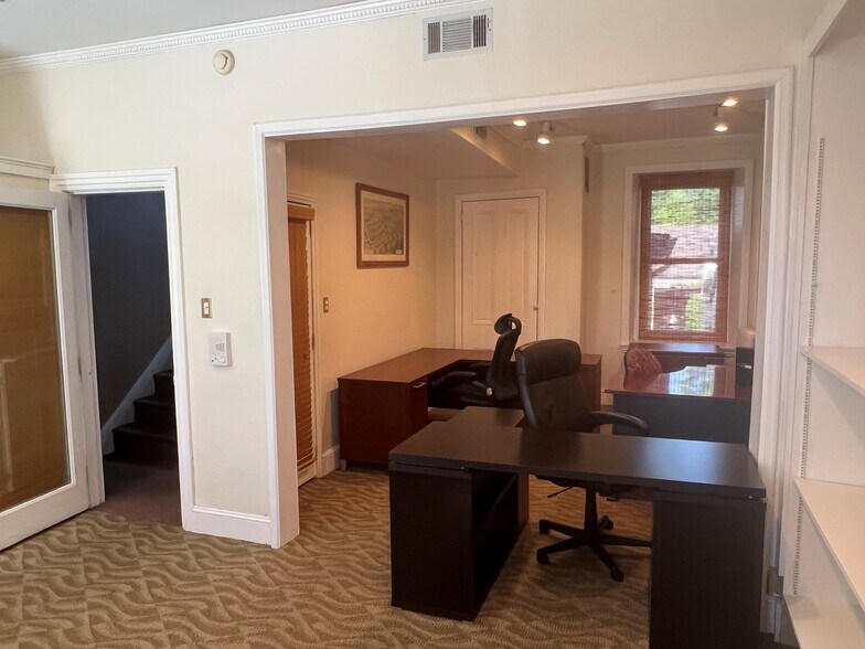 More Photos Of 92 Bethlehem Pike, Philadelphia Office For Lease